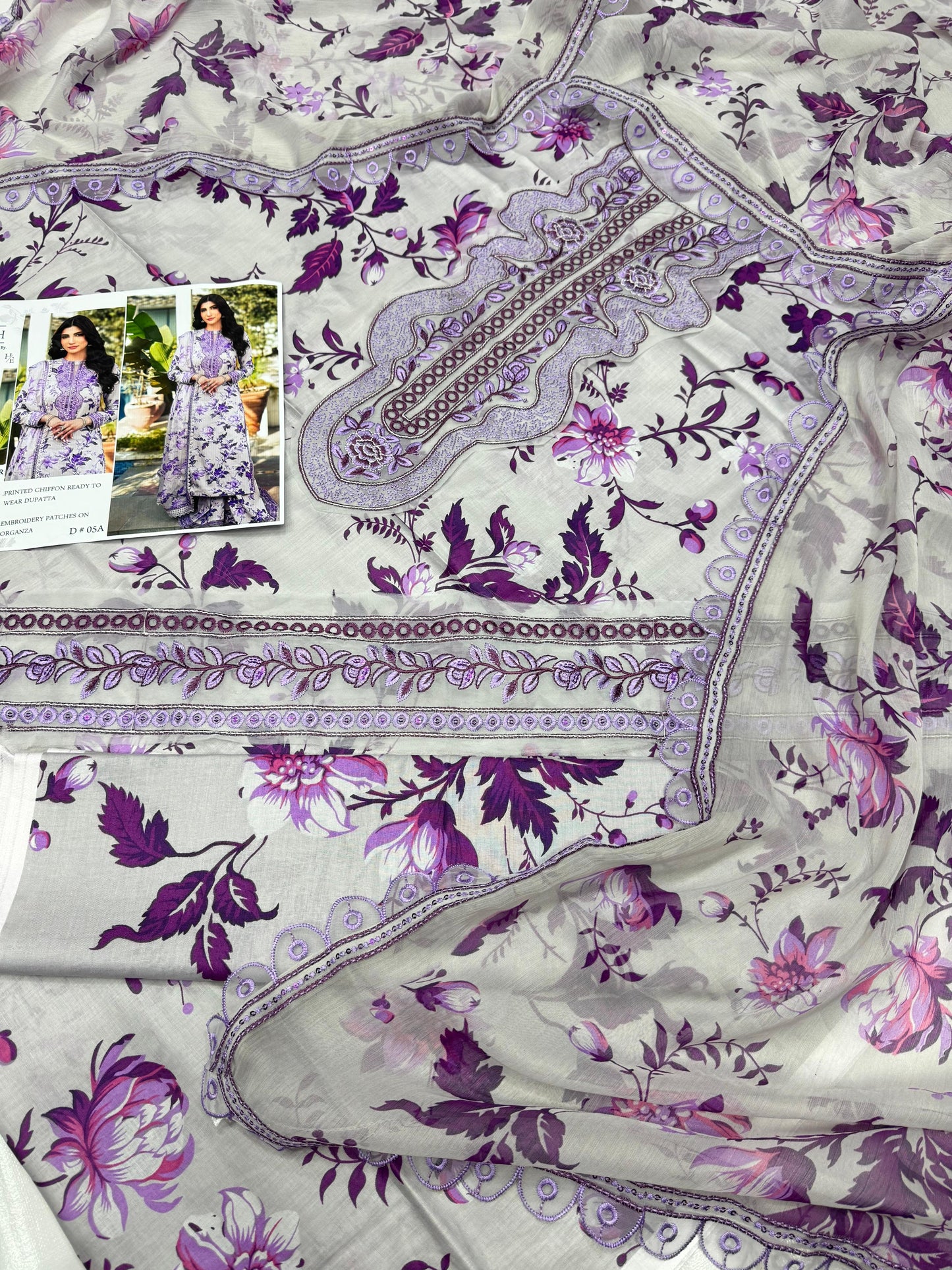 Afrozeh Digital Printed Lawn – 3 Piece Unstitched Suit